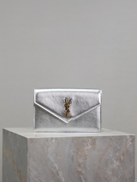 Yves Saint Laurent Umschlagtasche Größe: 22,5 x 14 x 4 cm