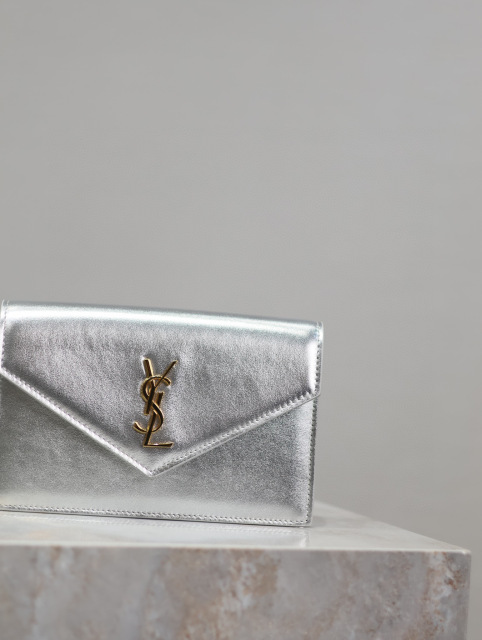 Yves Saint Laurent Umschlagtasche Größe: 22,5 x 14 x 4 cm