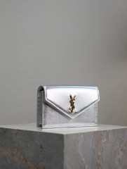 Yves Saint Laurent Umschlagtasche Größe: 22,5 x 14 x 4 cm