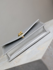 Yves Saint Laurent Umschlagtasche Größe: 22,5 x 14 x 4 cm