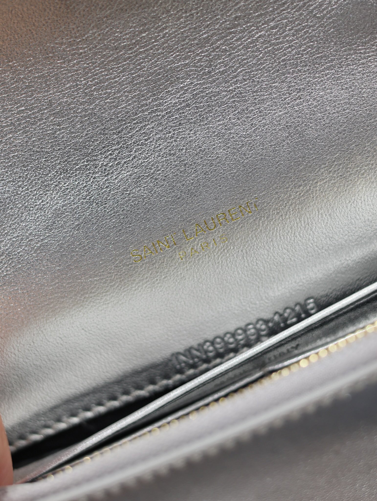 Yves Saint Laurent Umschlagtasche Größe: 22,5 x 14 x 4 cm