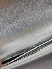 Yves Saint Laurent Umschlagtasche Größe: 22,5 x 14 x 4 cm