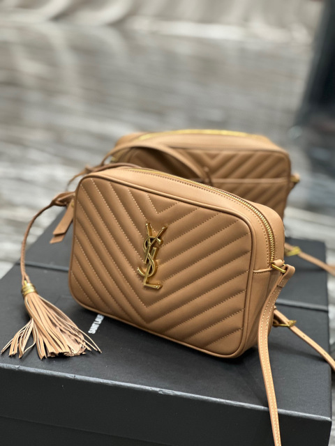 Borsa per fotocamera Yves Saint Laurent Lou Dimensioni: 23*16*6cm