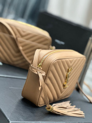 Borsa per fotocamera Yves Saint Laurent Lou Dimensioni: 23*16*6cm