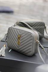 Yves Saint Laurent lou相机包尺寸：23*16*6cm
