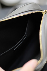 Yves Saint Laurent lou相机包尺寸：23*16*6cm