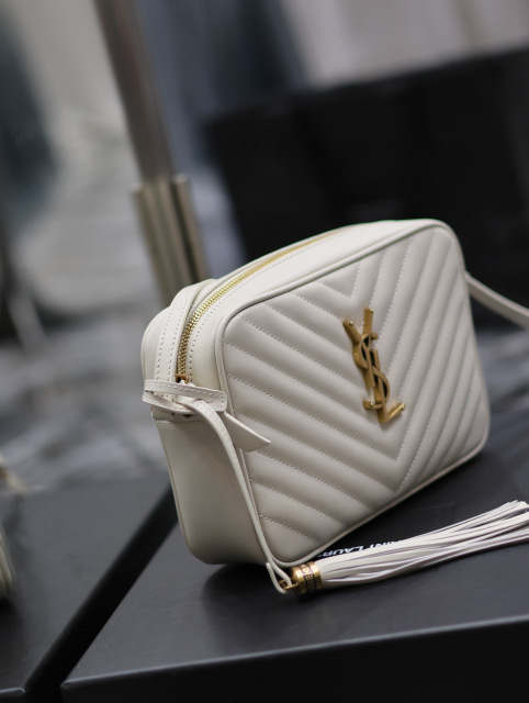 Yves Saint Laurent Lou Kameratasche Größe: 23 * 16 * 6 cm