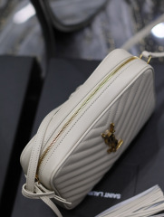 Yves Saint Laurent Lou Kameratasche Größe: 23 * 16 * 6 cm