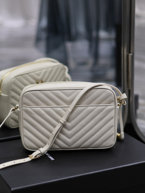 Yves Saint Laurent Lou Kameratasche Größe: 23 * 16 * 6 cm