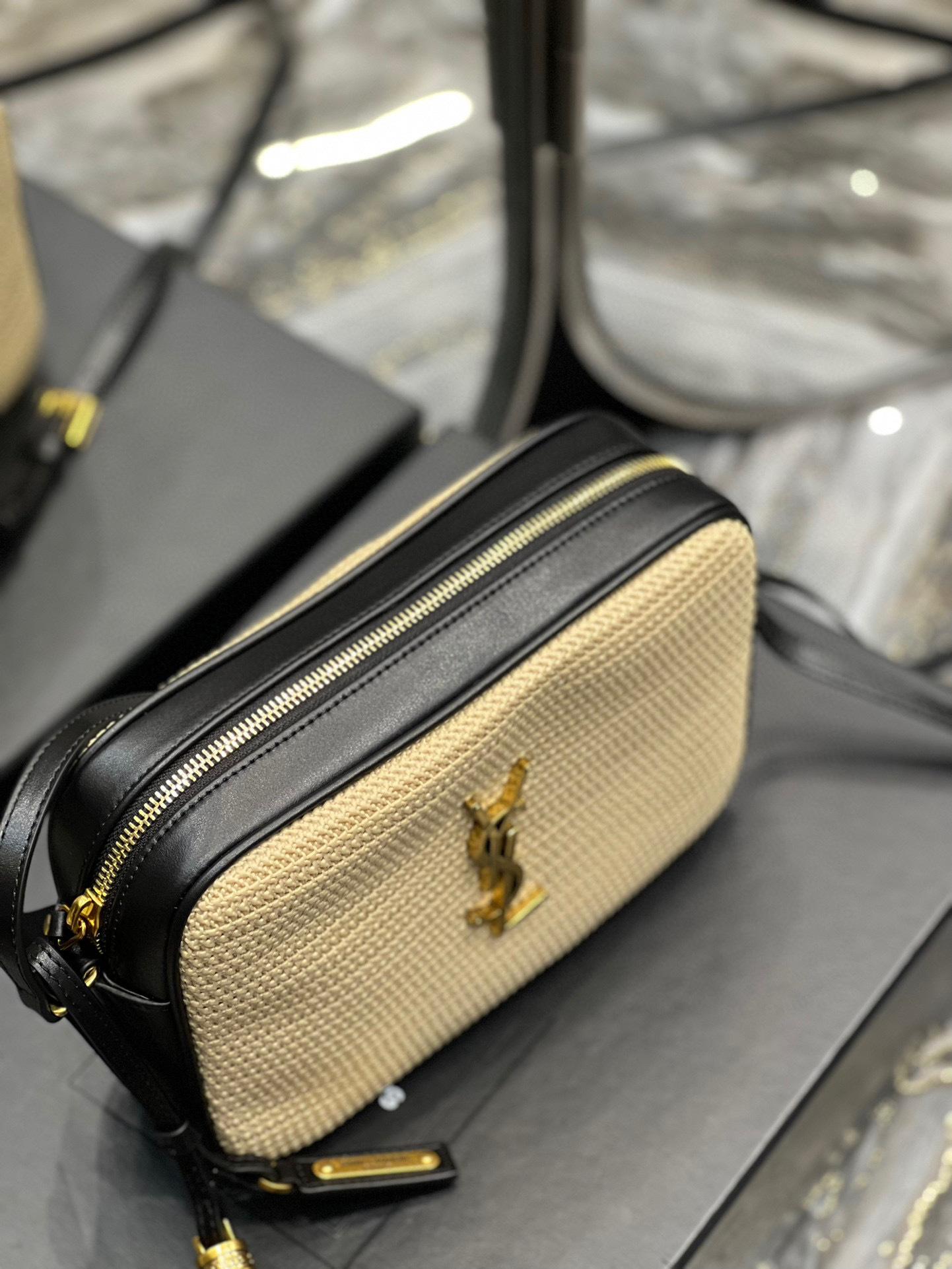 Yves Saint Laurent Braided bag Size：23*16*6cm