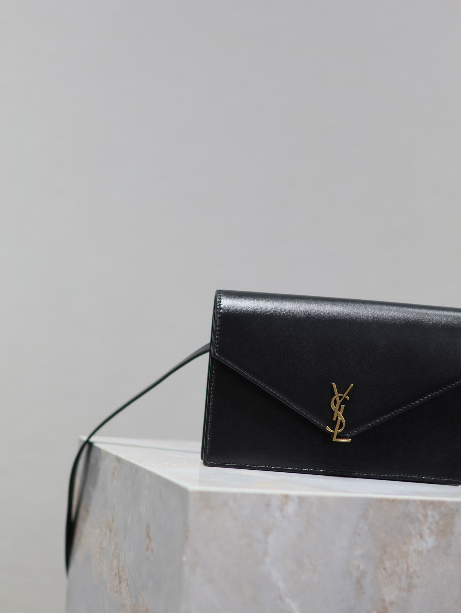 Yves Saint Laurent Voltaire Tasche Größe: 19 * 12 * 3,5 cm
