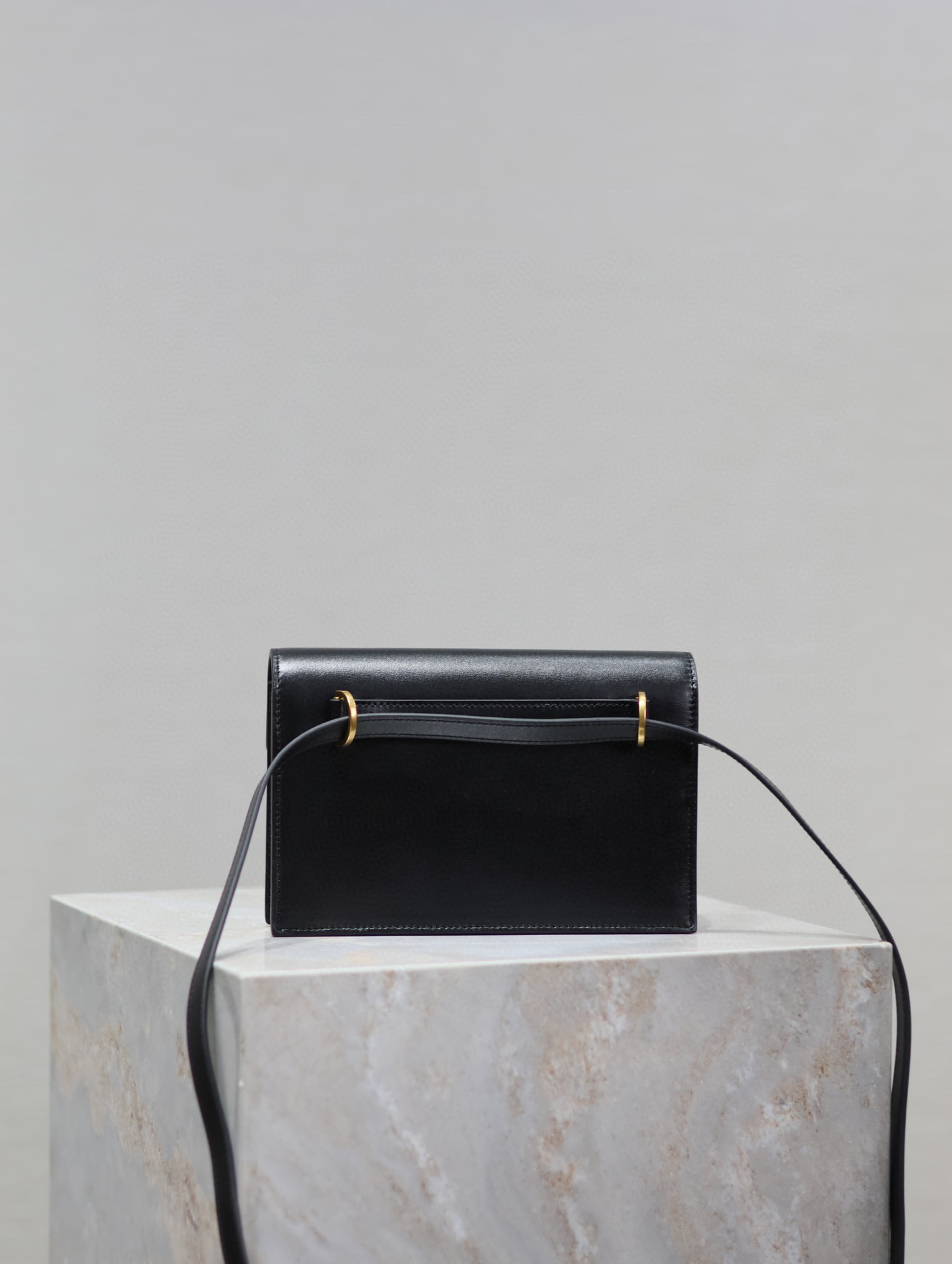Yves Saint Laurent Voltaire Tasche Größe: 19 * 12 * 3,5 cm