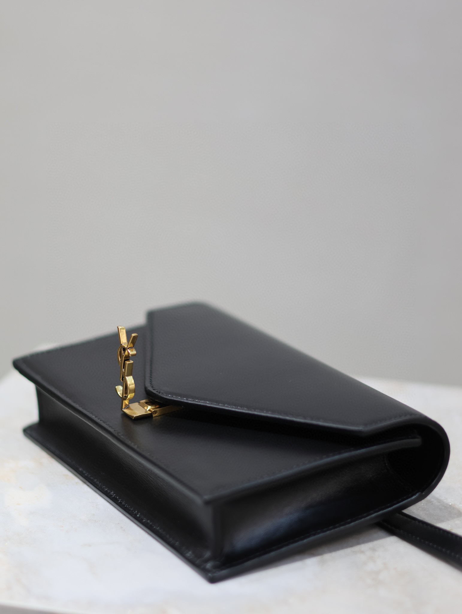 Yves Saint Laurent Voltaire Tasche Größe: 19 * 12 * 3,5 cm