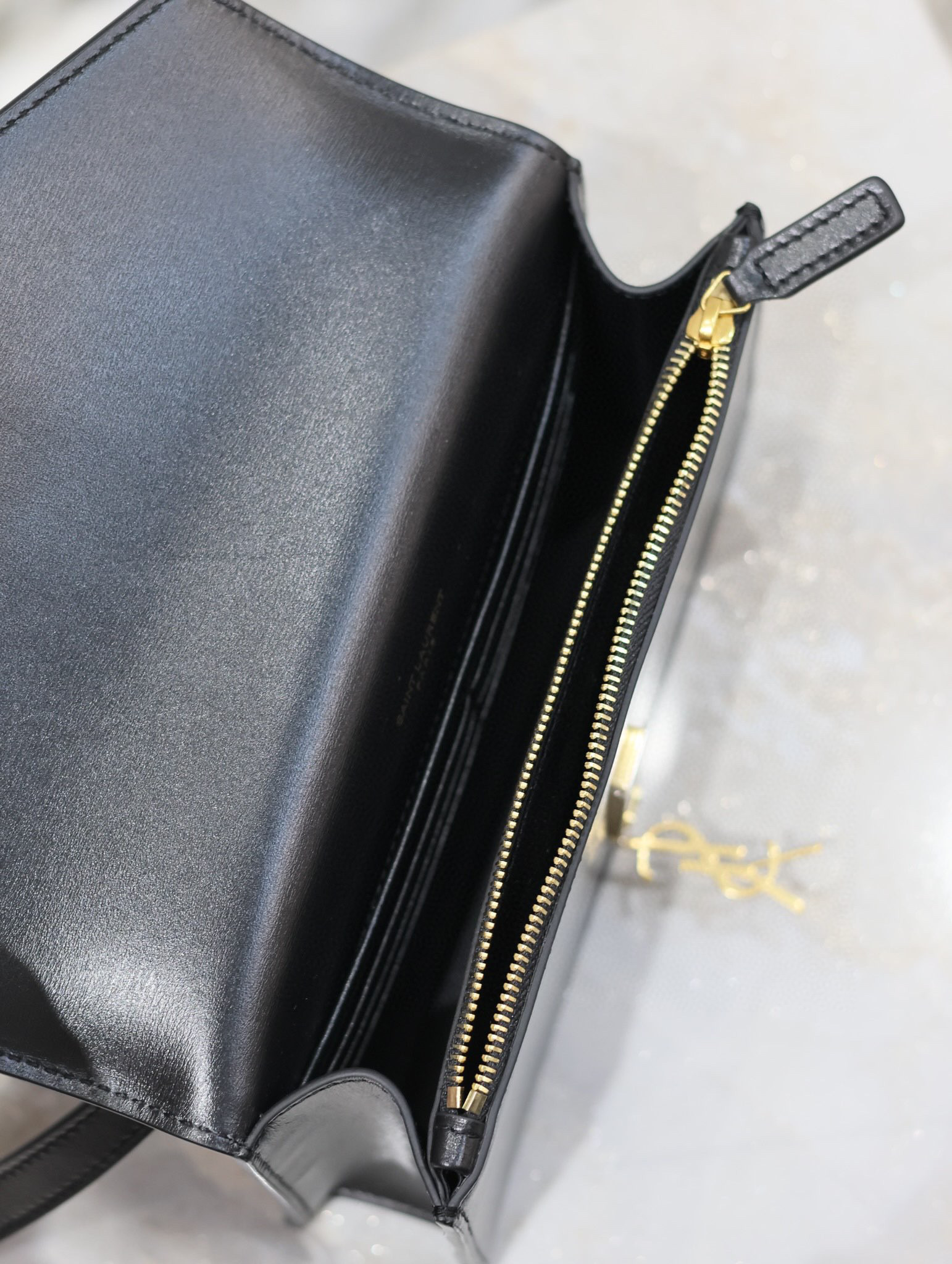 Yves Saint Laurent Voltaire Tasche Größe: 19 * 12 * 3,5 cm