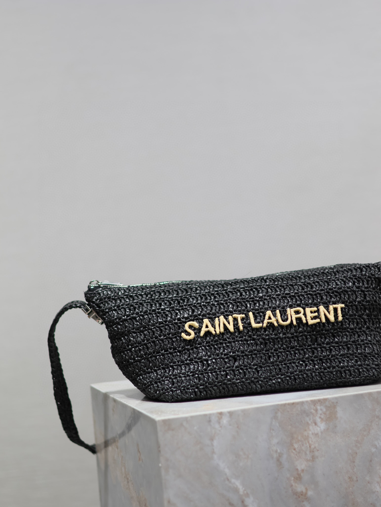 Yves Saint Laurent Umhängetasche Größe: 26 * 14 * 14,5 cm