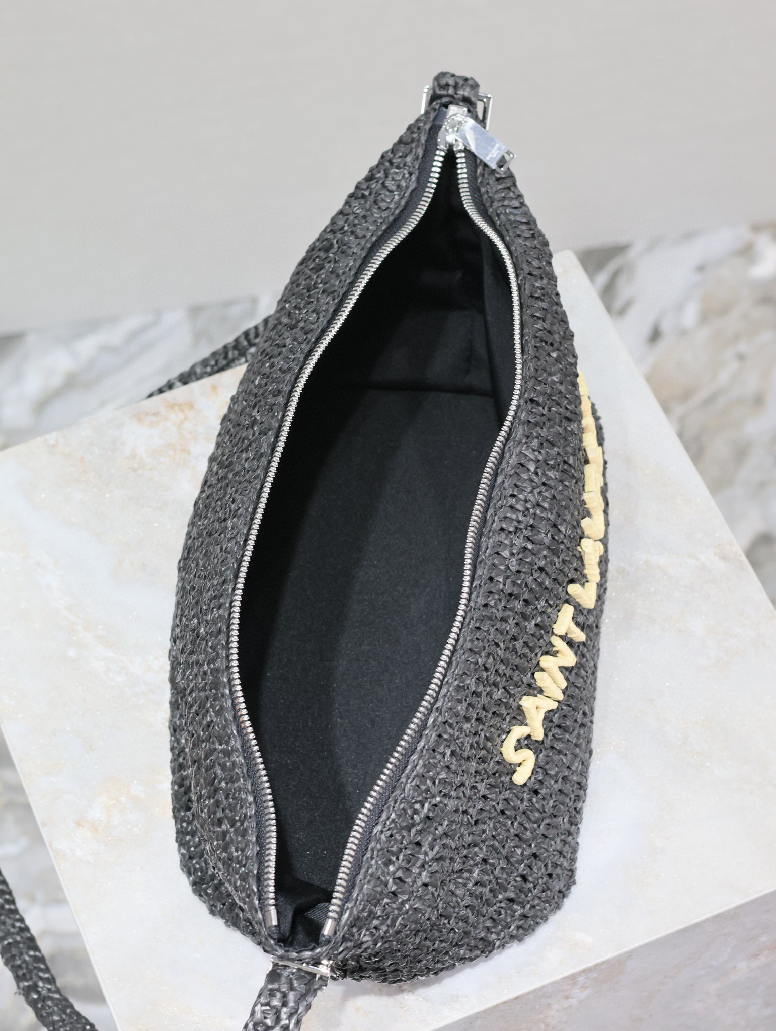 Yves Saint Laurent Umhängetasche Größe: 26 * 14 * 14,5 cm