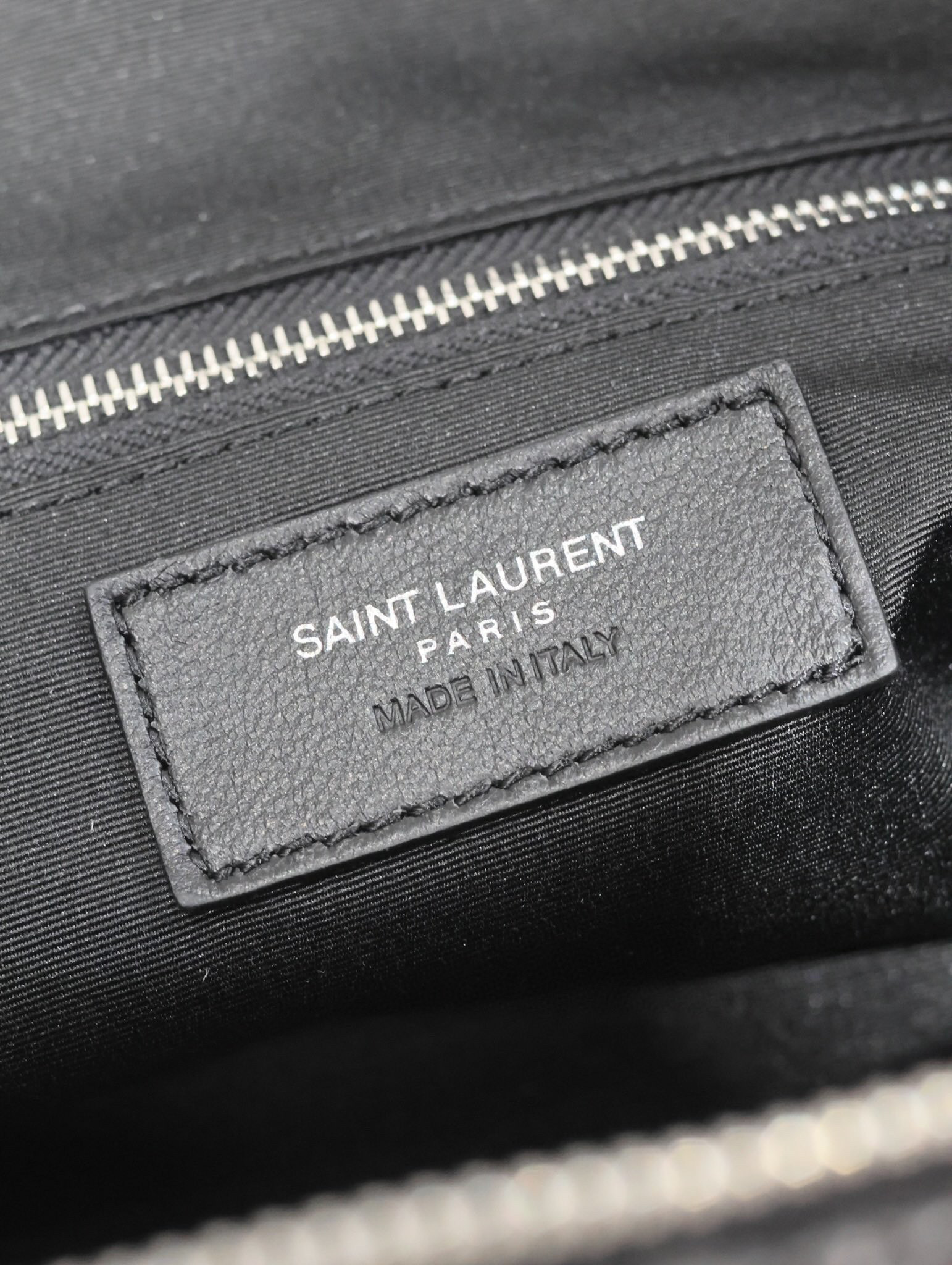 Yves Saint Laurent Umhängetasche Größe: 26 * 14 * 14,5 cm