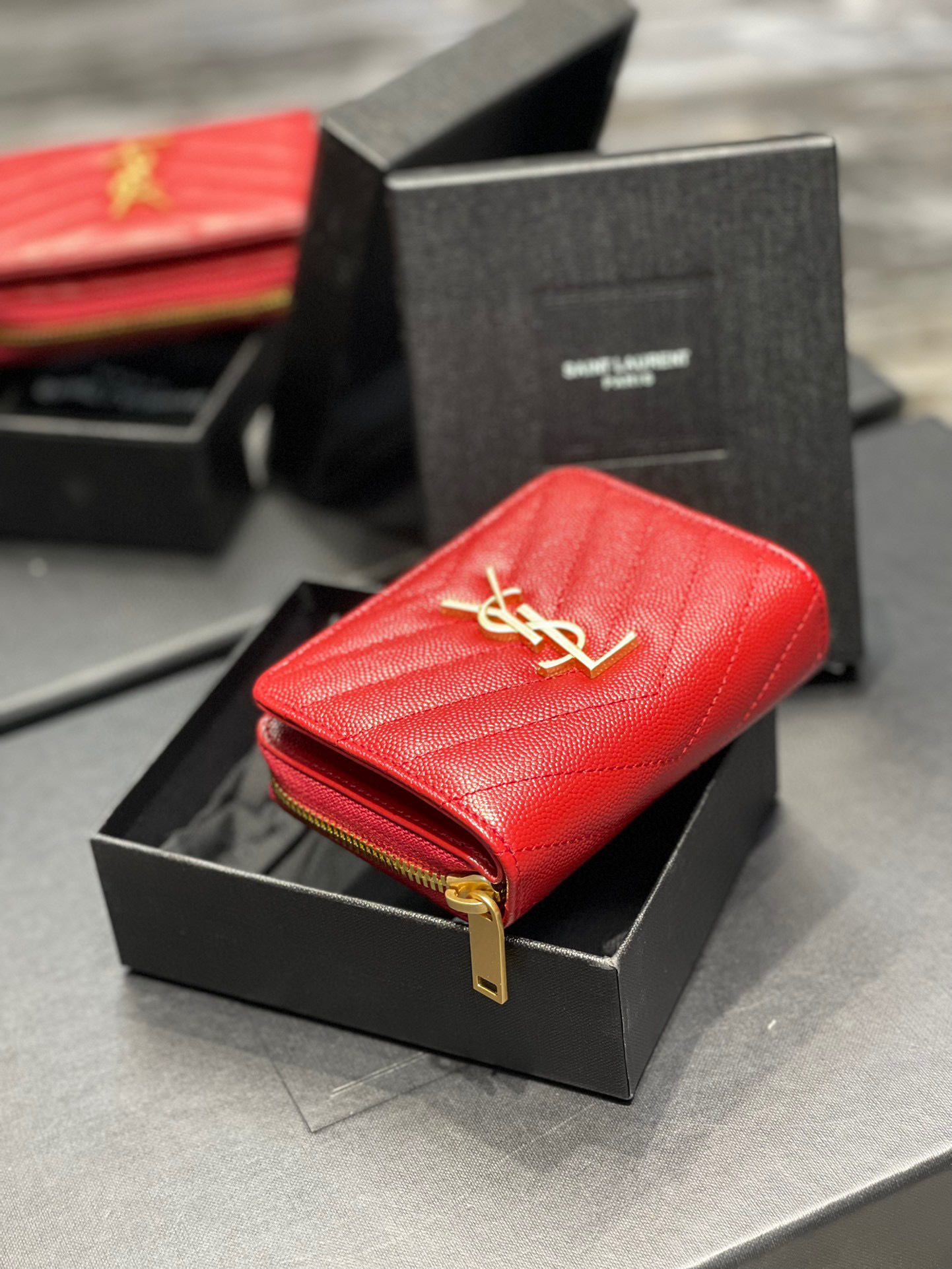 Yves Saint Laurent Monogramm-Tasche Größe: 12 x 10 x 3 cm