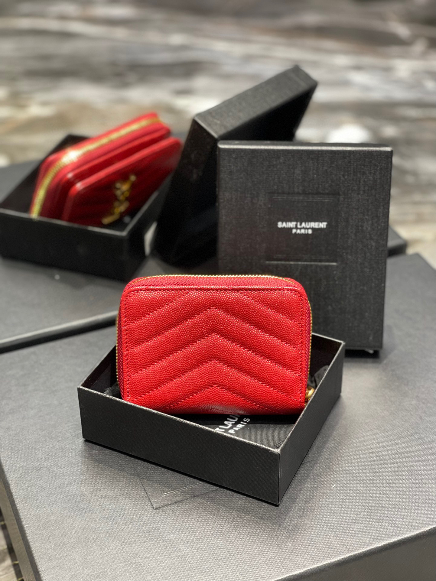 Yves Saint Laurent Monogramm-Tasche Größe: 12 x 10 x 3 cm