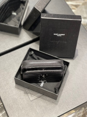 Yves Saint Laurent Monogramm-Tasche Größe: 12 x 10 x 3 cm