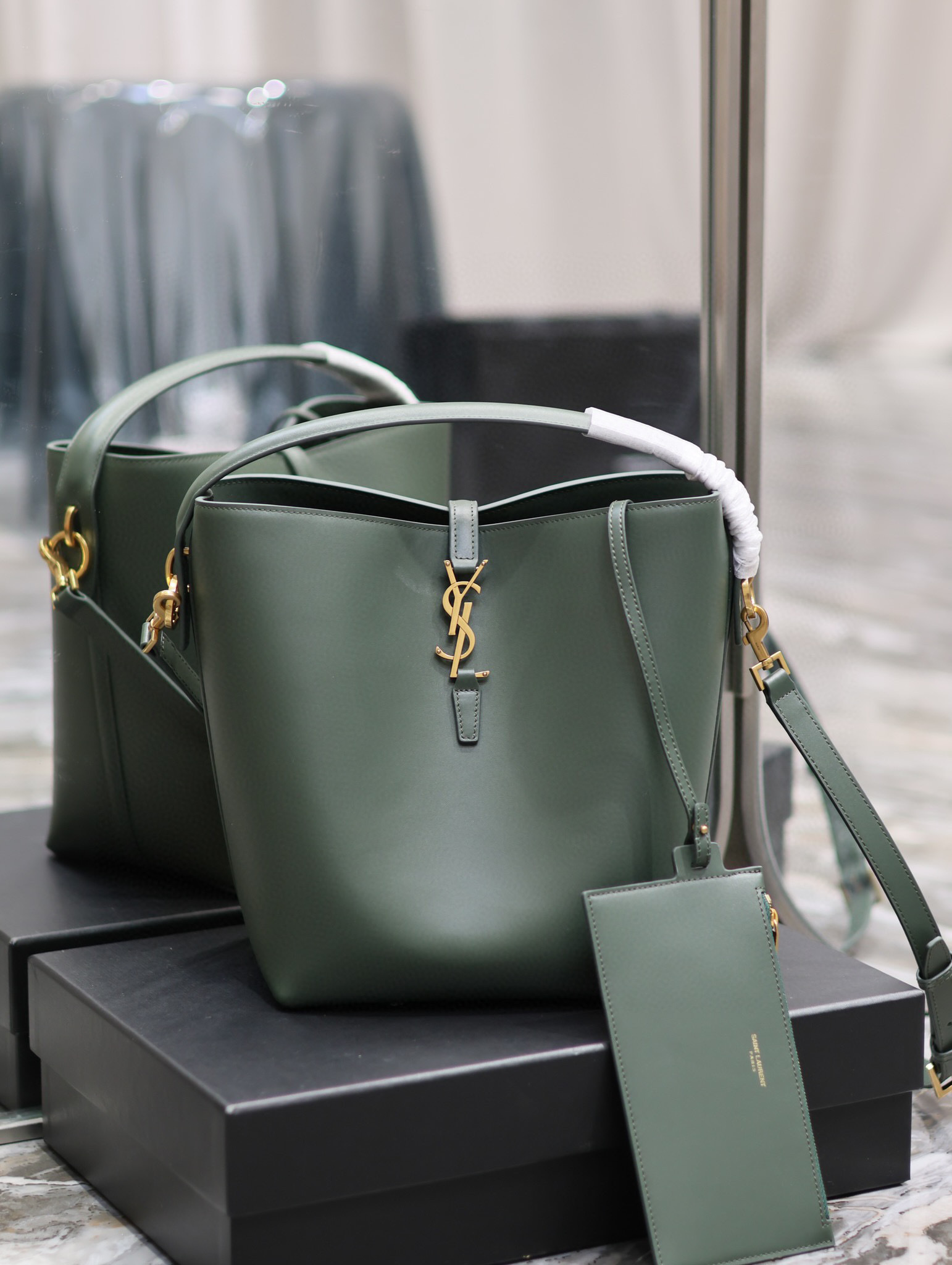 Borsa a secchiello Yves Saint Laurent Dimensioni: 26*20*12cm