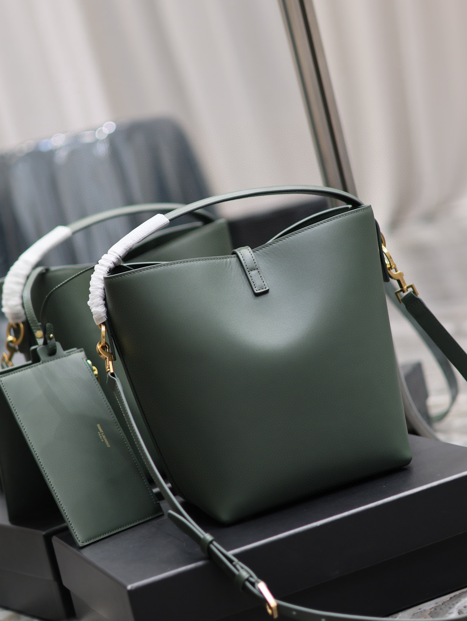 Borsa a secchiello Yves Saint Laurent Dimensioni: 26*20*12cm