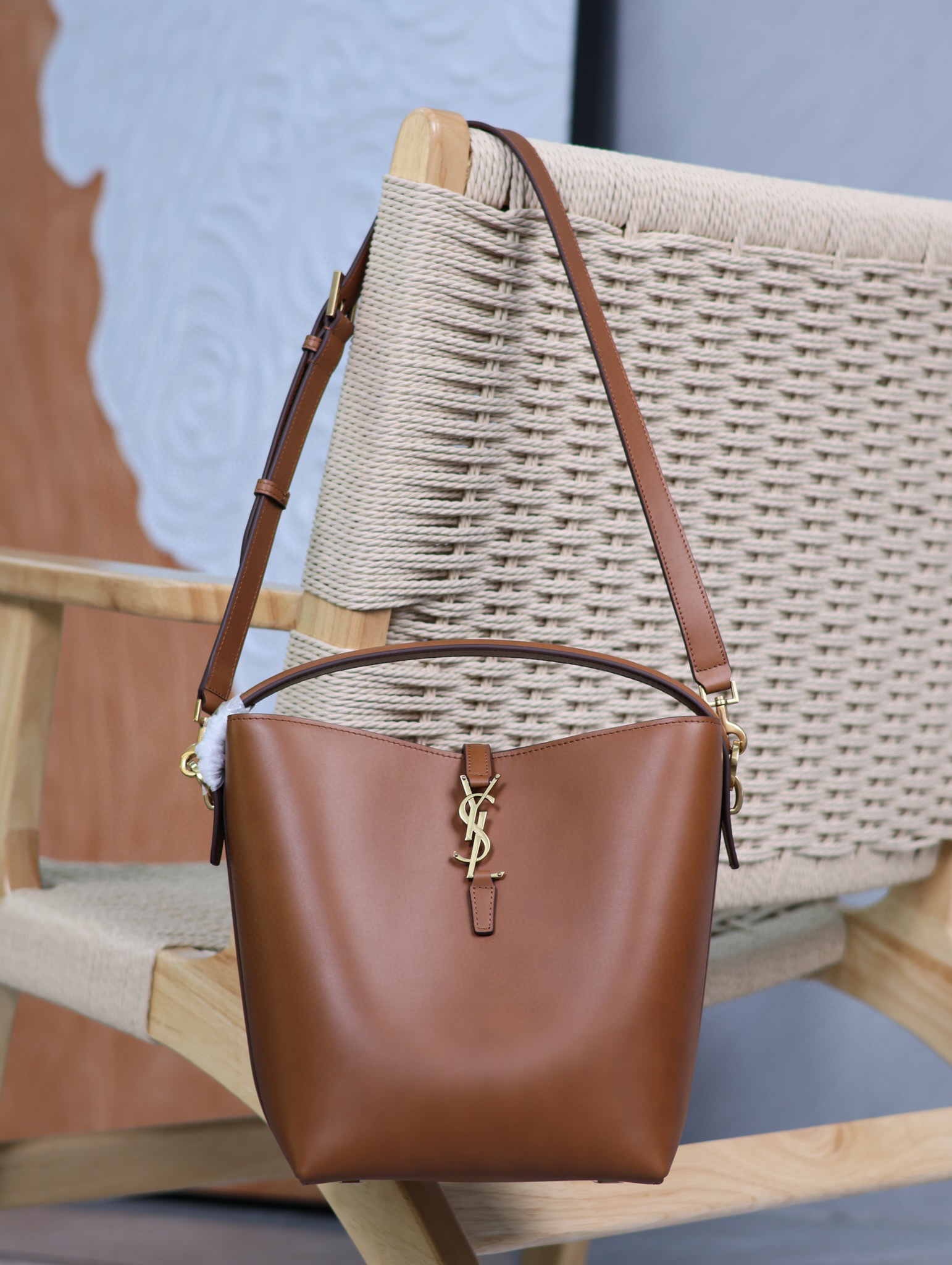 Yves Saint Laurent Beuteltasche Größe: 26 x 20 x 12 cm