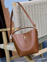 Yves Saint Laurent Beuteltasche Größe: 26 x 20 x 12 cm