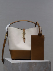 Yves Saint Laurent Beuteltasche Größe: 26 x 20 x 12 cm