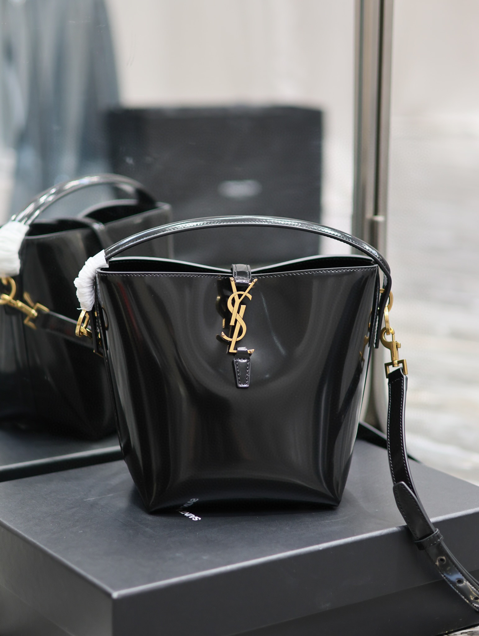Yves Saint Laurent Bucket bag Size：17*20*13cm