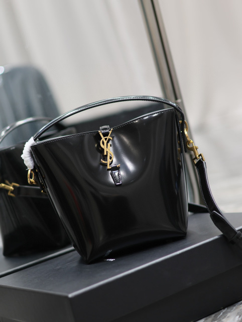 Yves Saint Laurent Bucket bag Size：17*20*13cm