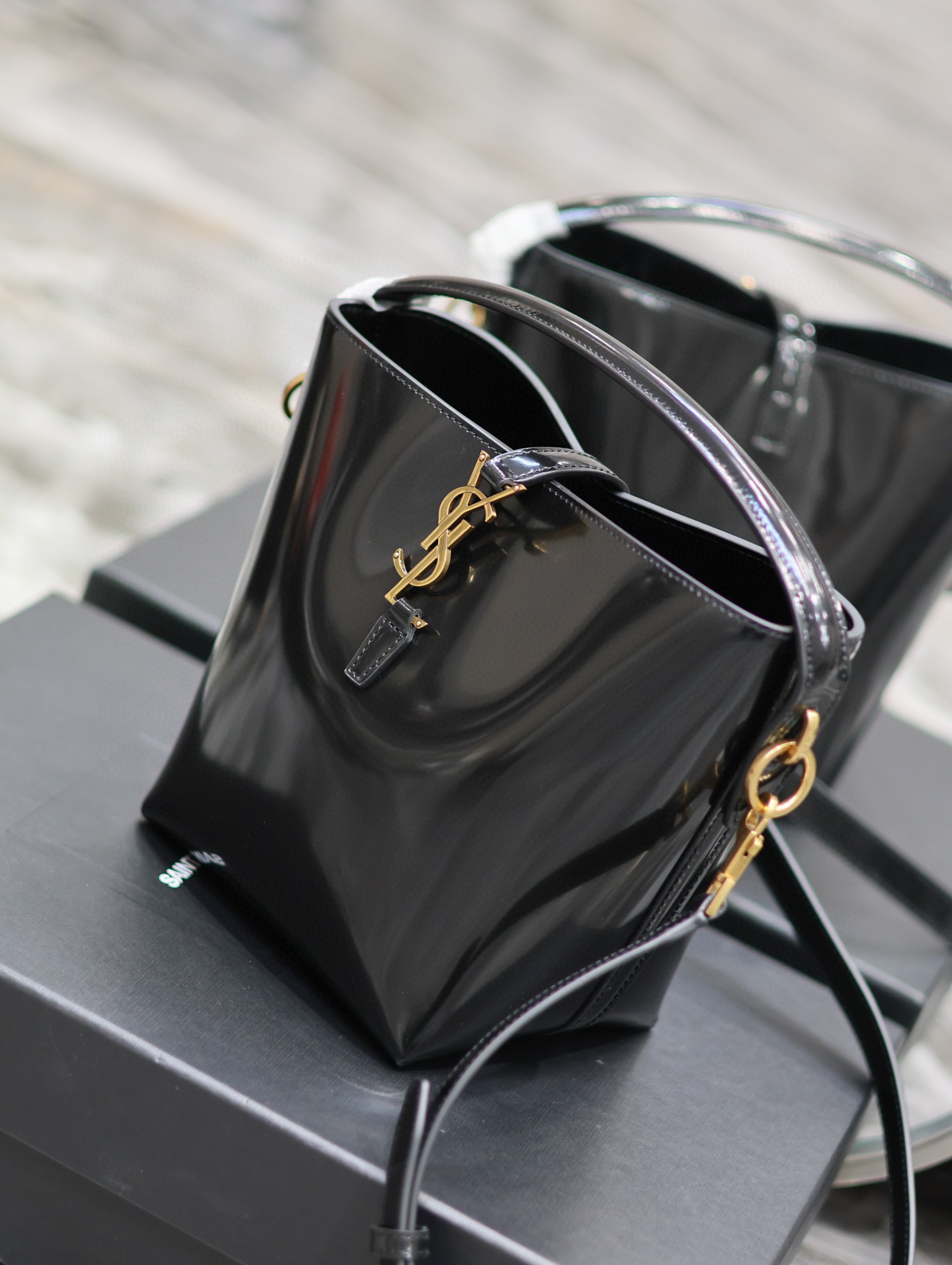 Yves Saint Laurent Bucket bag Size：17*20*13cm