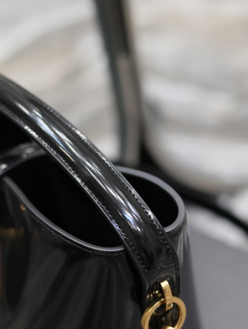 Yves Saint Laurent Bucket bag Size：17*20*13cm