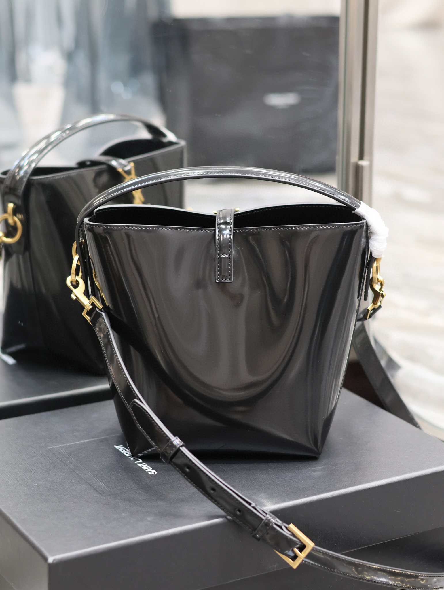Yves Saint Laurent Bucket bag Size：17*20*13cm