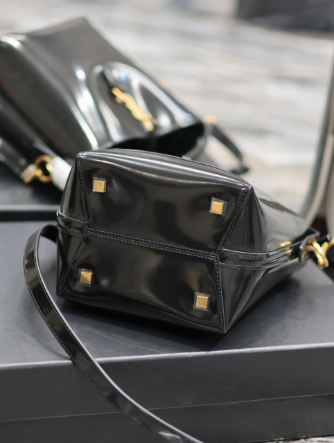 Yves Saint Laurent Bucket bag Size：17*20*13cm