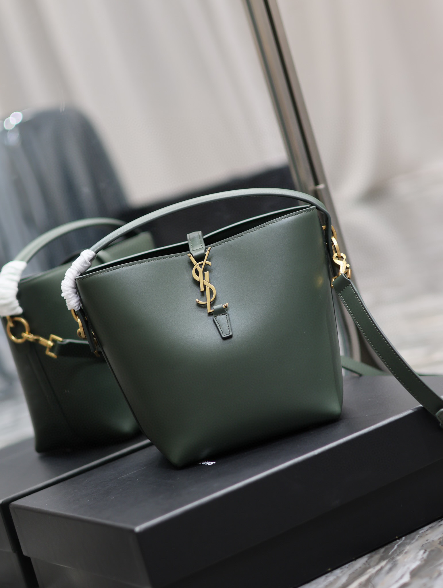 Borsa a secchiello Yves Saint Laurent Dimensioni: 17*20*13cm