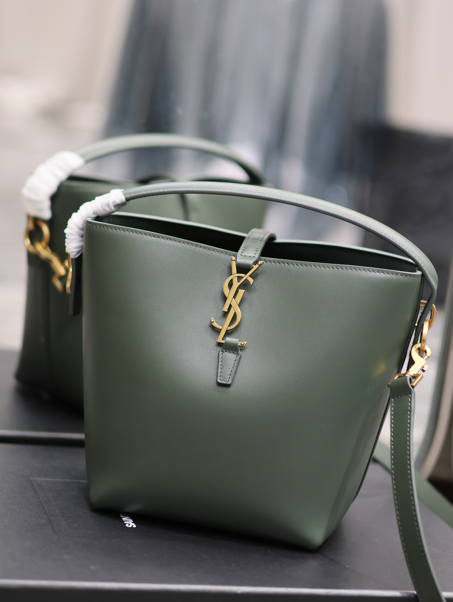 Borsa a secchiello Yves Saint Laurent Dimensioni: 17*20*13cm