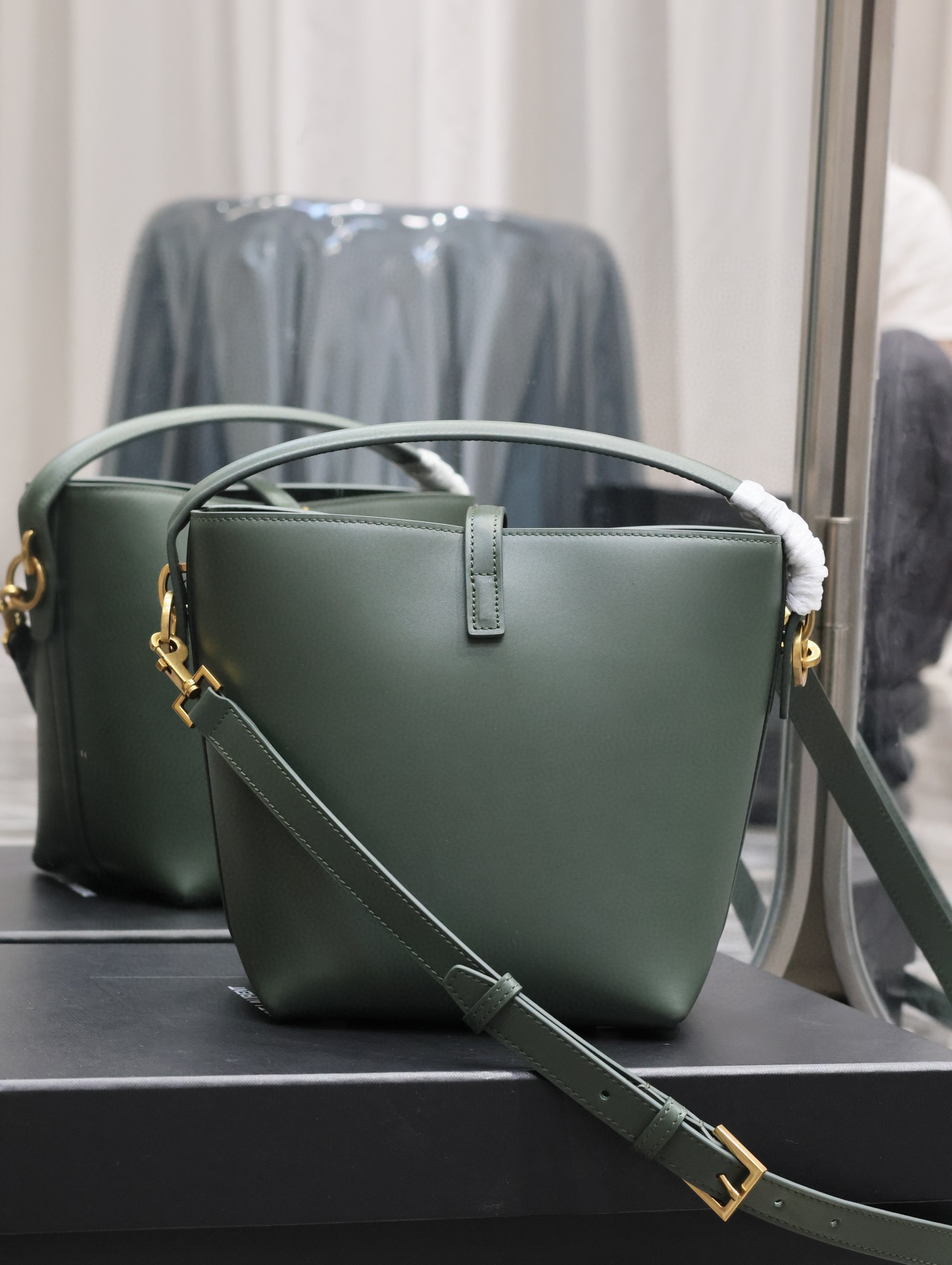 Borsa a secchiello Yves Saint Laurent Dimensioni: 17*20*13cm