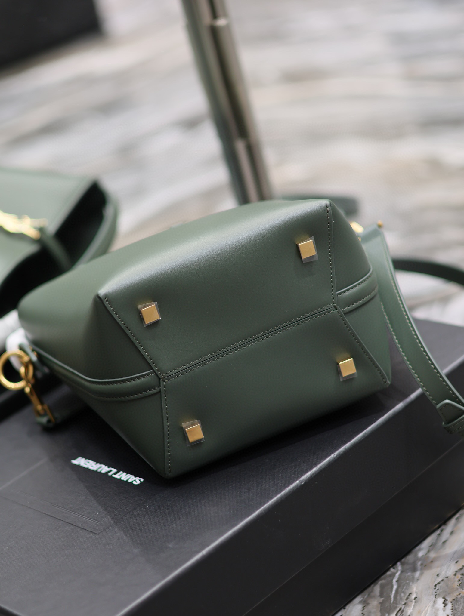 Borsa a secchiello Yves Saint Laurent Dimensioni: 17*20*13cm