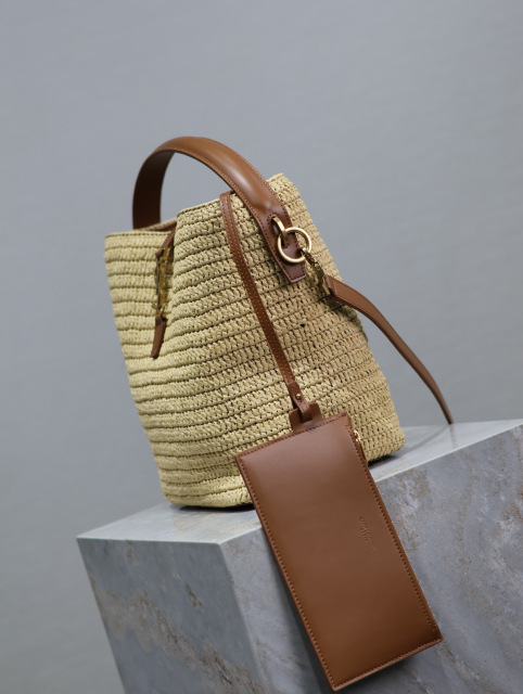 Yves Saint Laurent Beuteltasche Größe: 20 * 25 * 16 cm