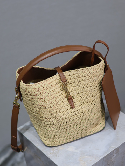 Yves Saint Laurent Beuteltasche Größe: 20 * 25 * 16 cm