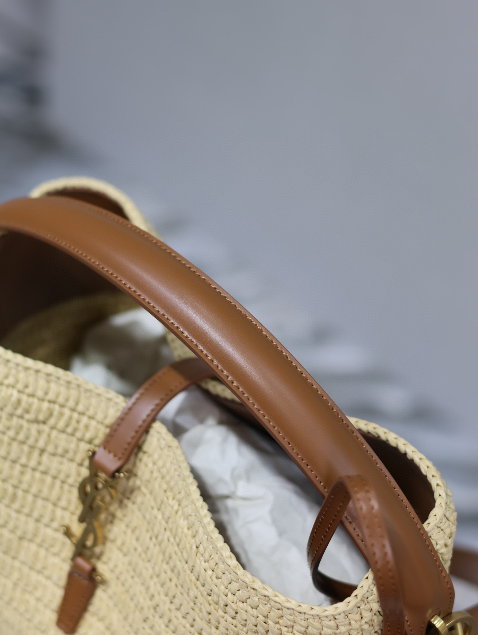Yves Saint Laurent Beuteltasche Größe: 20 * 25 * 16 cm