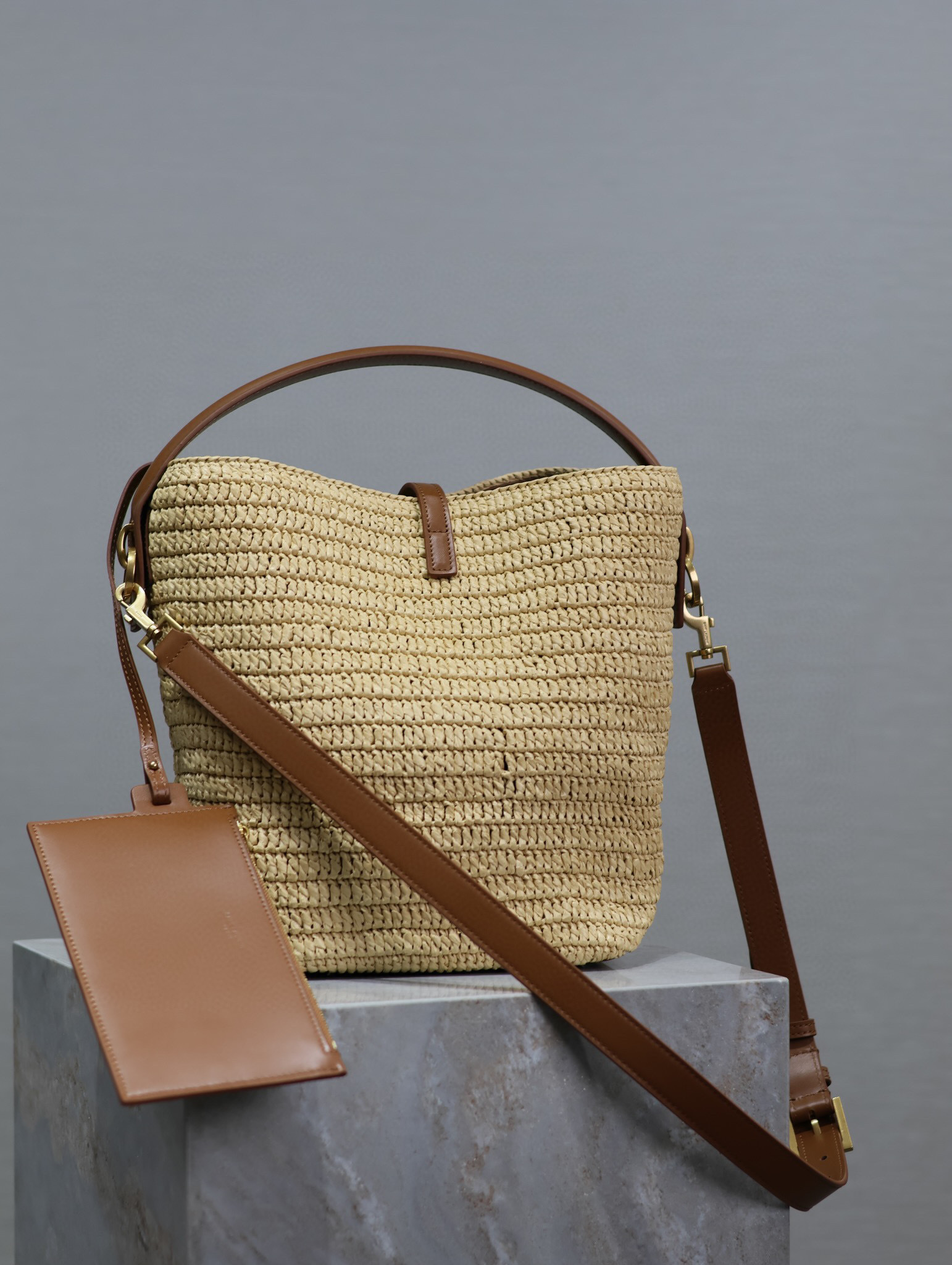 Yves Saint Laurent Beuteltasche Größe: 20 * 25 * 16 cm