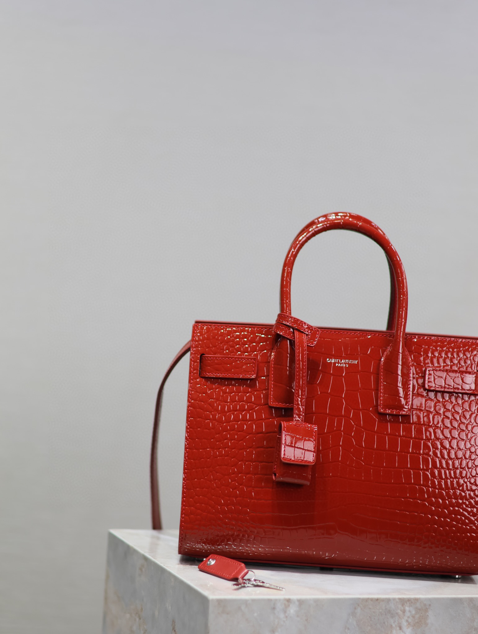 Yves Saint Laurent 扩展文件包 尺寸：26*20.5*12.5cm