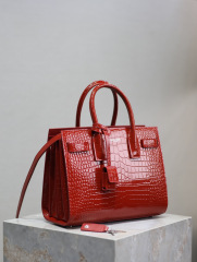 Yves Saint Laurent 扩展文件包 尺寸：26*20.5*12.5cm