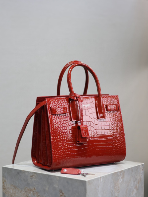 Yves Saint Laurent 扩展文件包 尺寸：26*20.5*12.5cm