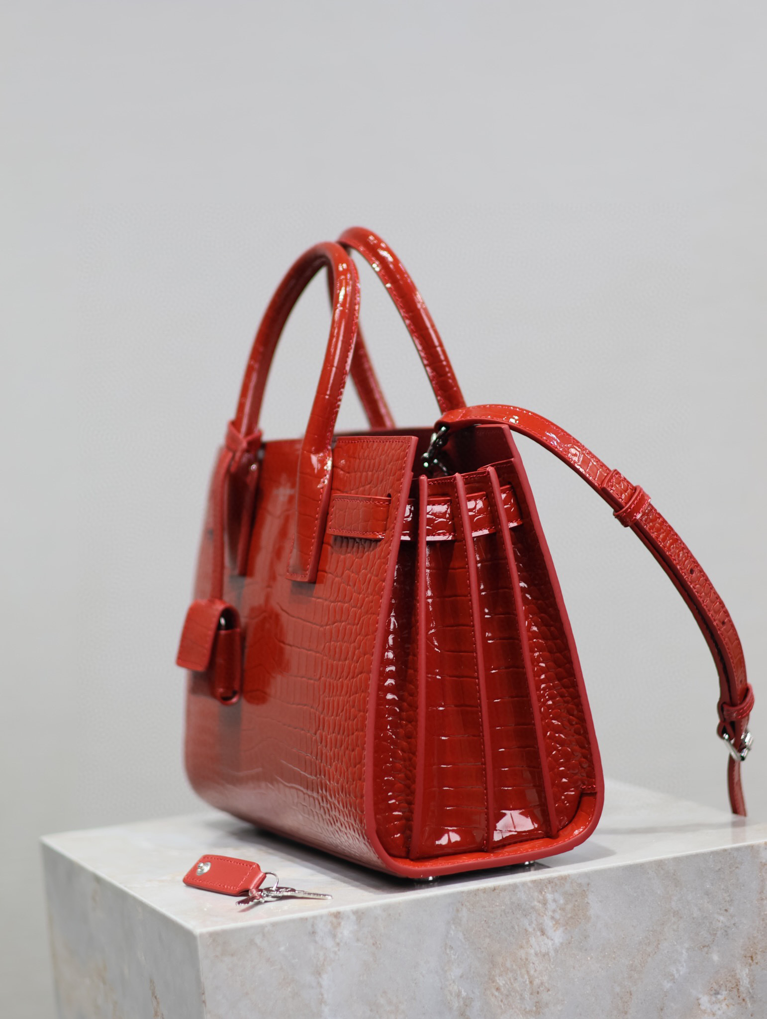 Yves Saint Laurent 扩展文件包 尺寸：26*20.5*12.5cm