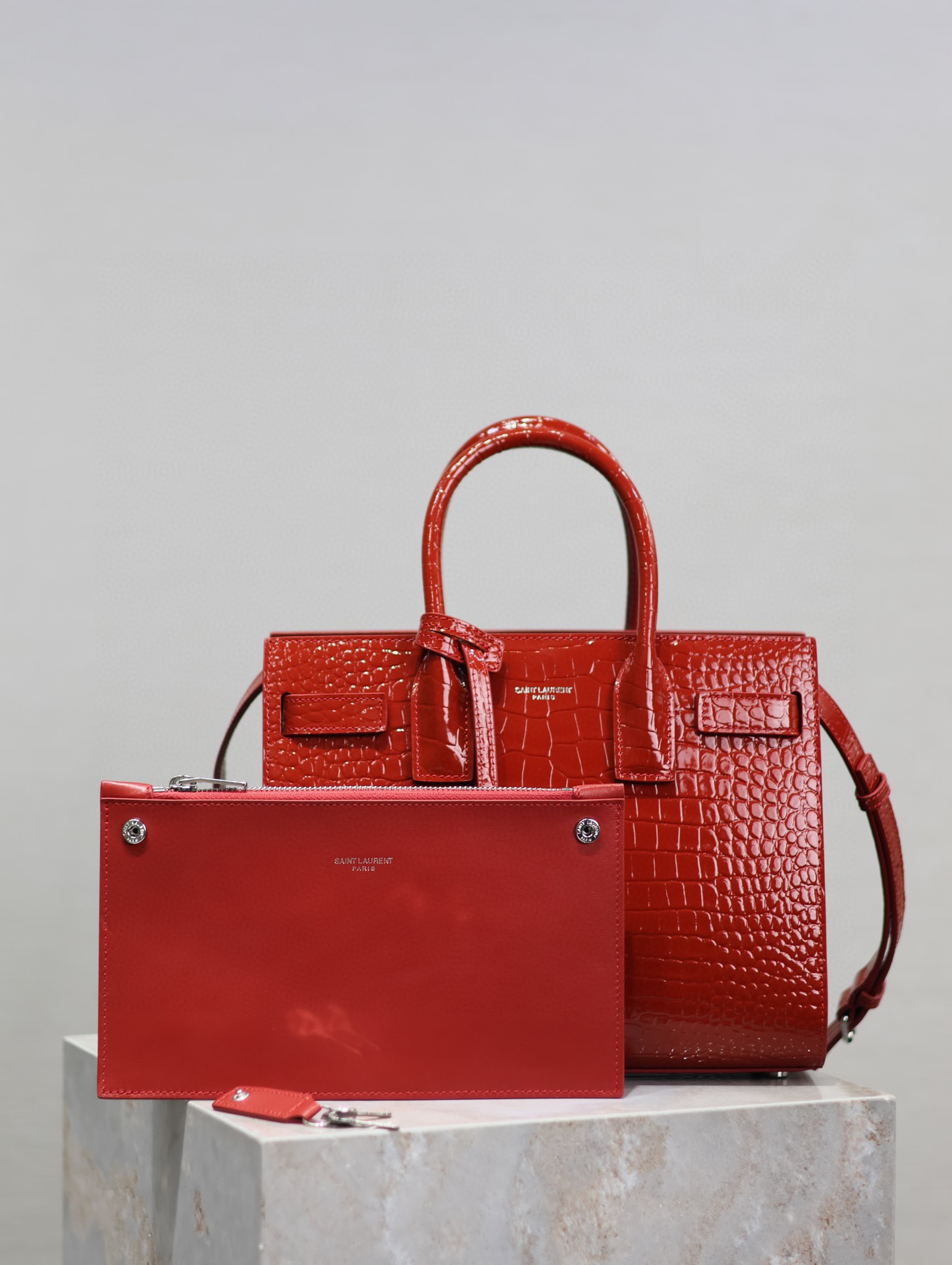 Yves Saint Laurent 扩展文件包 尺寸：26*20.5*12.5cm