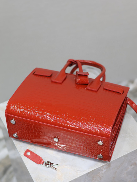 Yves Saint Laurent 扩展文件包 尺寸：26*20.5*12.5cm