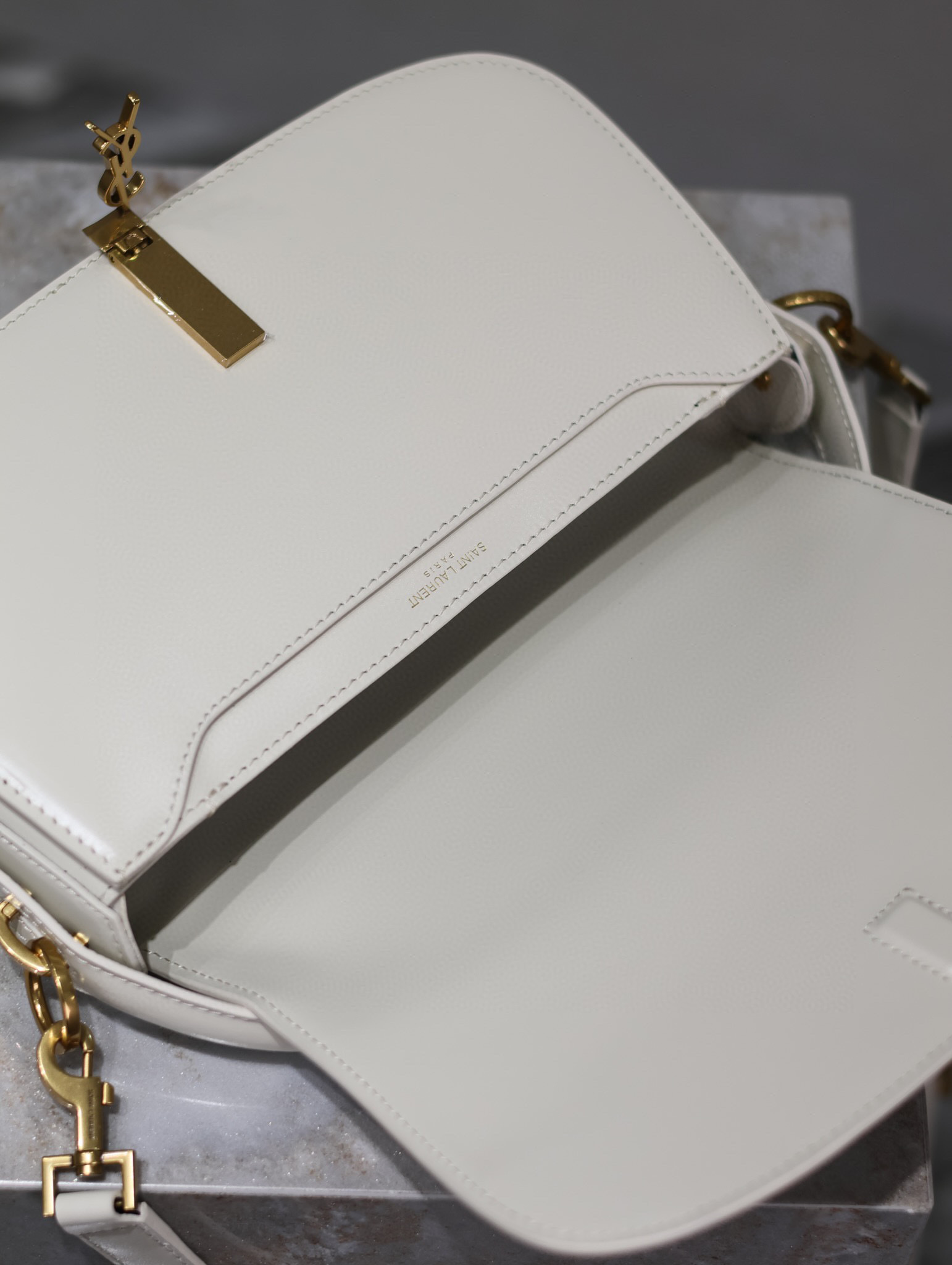 Borsa Yves Saint Laurent voltaire Dimensioni: 24*15*5cm